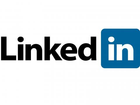 Linkedin .....  إن تجري صفقة استحواذ تعزز قدرتها على مساعدة الشركات الباحثة عن م