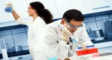 البحث العلمي يناقش دور الكيمياء الحيوية في المكتشفات الدوائية الحديثة